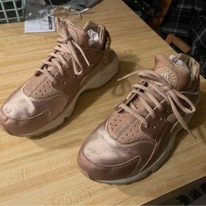 Nike Air Huarache
Women's Shoes